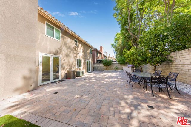 5711 Aura, Tarzana (los Angeles), CA 91356