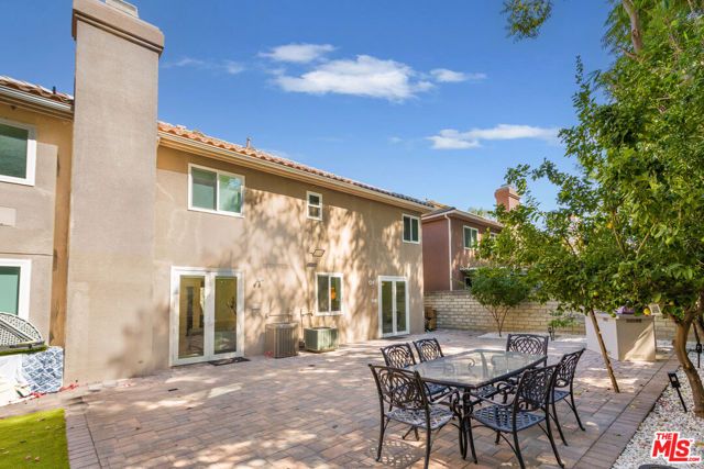 5711 Aura, Tarzana (los Angeles), CA 91356