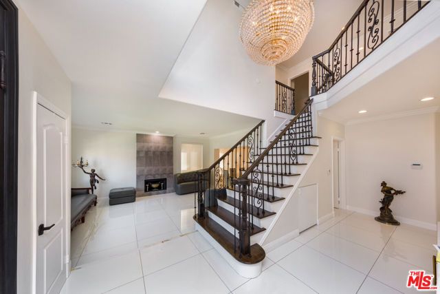 5711 Aura, Tarzana (los Angeles), CA 91356