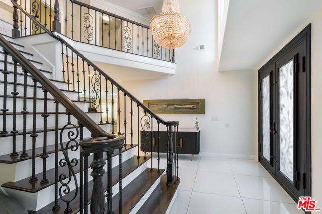 5711 Aura, Tarzana (los Angeles), CA 91356