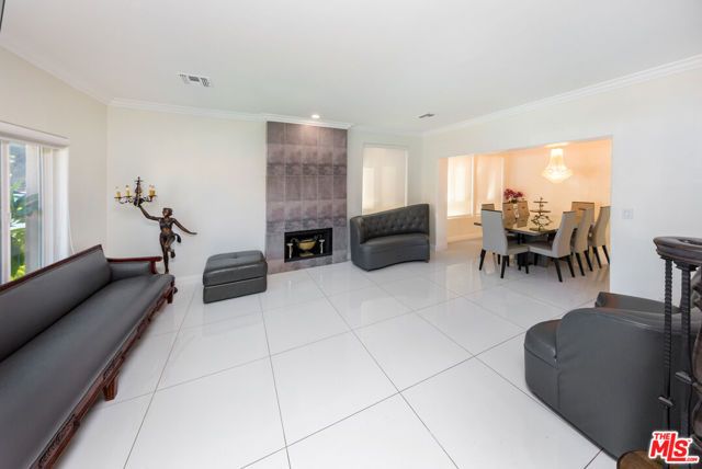 5711 Aura, Tarzana (los Angeles), CA 91356