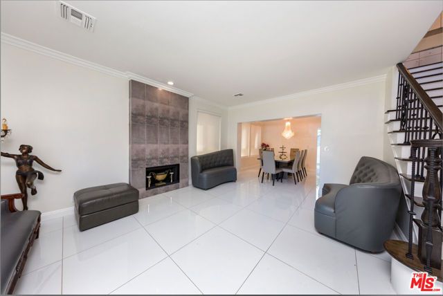 5711 Aura, Tarzana (los Angeles), CA 91356