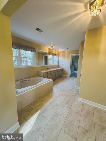 16405 EQUESTRIAN LN, Rockville, MD 20855