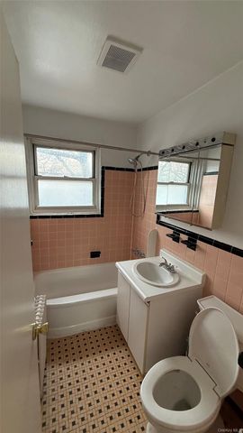 1072 Fenwood Drive 4, Valley Stream, NY 11580