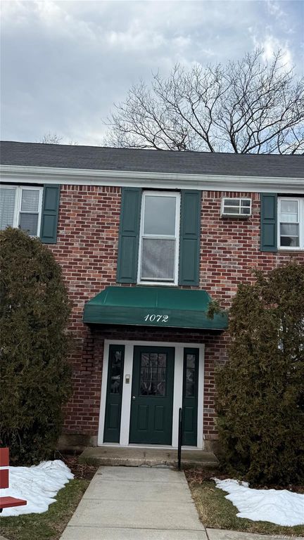 1072 Fenwood Drive 4, Valley Stream, NY 11580