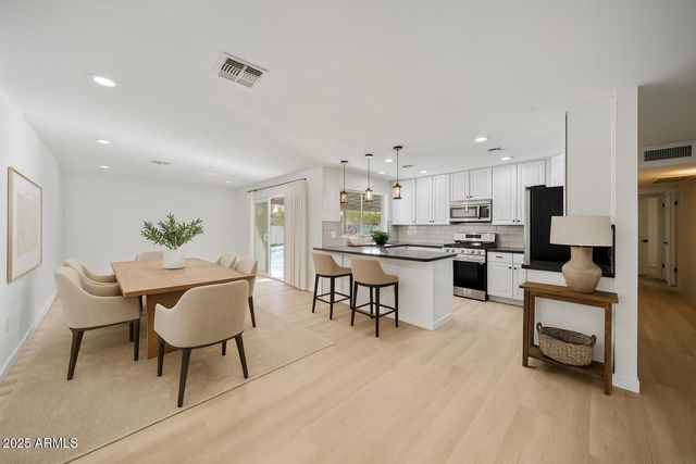 3401 E ALTADENA Avenue, Phoenix, AZ 85028