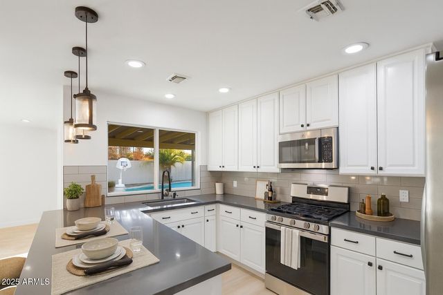 3401 E ALTADENA Avenue, Phoenix, AZ 85028