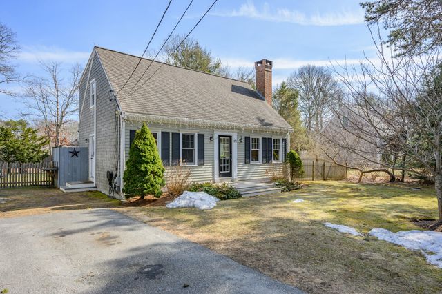 172 Skunknet Road, Centerville, MA 02632