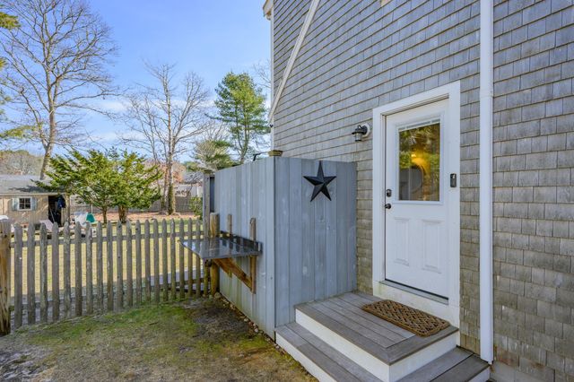 172 Skunknet Road, Centerville, MA 02632