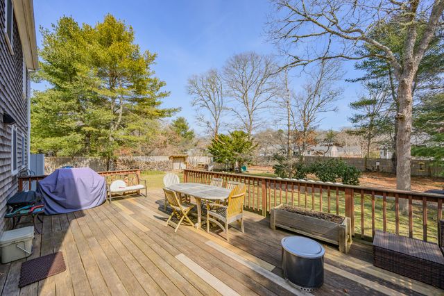 172 Skunknet Road, Centerville, MA 02632