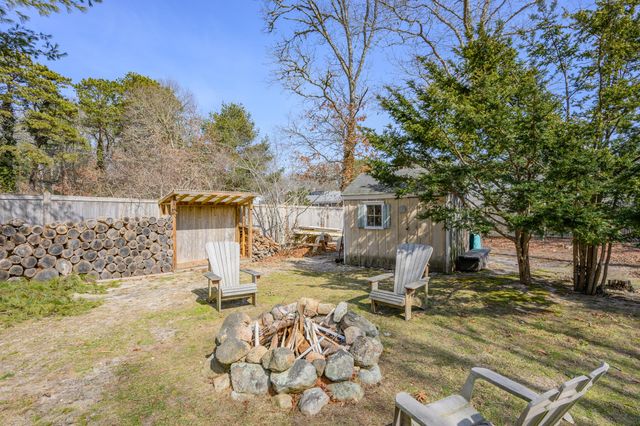 172 Skunknet Road, Centerville, MA 02632