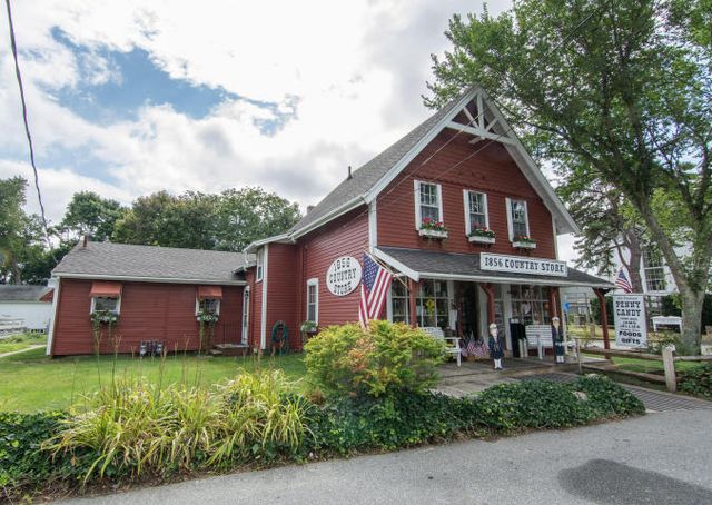 172 Skunknet Road, Centerville, MA 02632