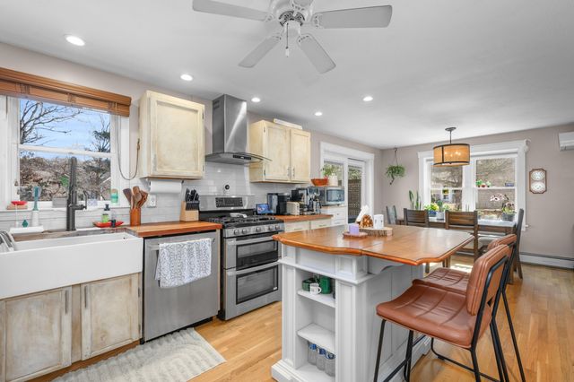 172 Skunknet Road, Centerville, MA 02632