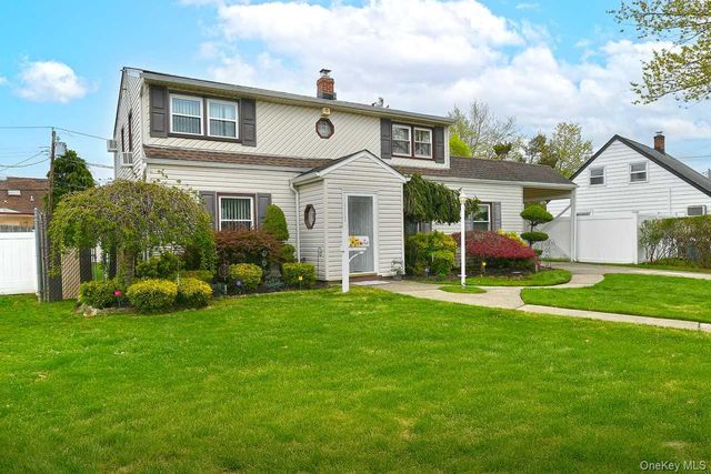 203 Saddle Lane, Levittown, NY 11756