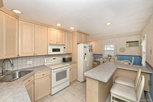 203 Saddle Lane, Levittown, NY 11756