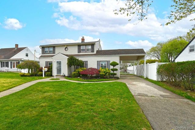 203 Saddle Lane, Levittown, NY 11756