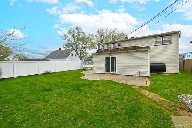 203 Saddle Lane, Levittown, NY 11756