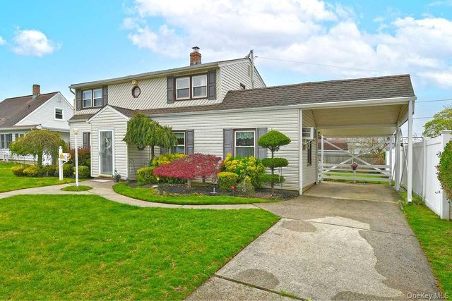 203 Saddle Lane, Levittown, NY 11756