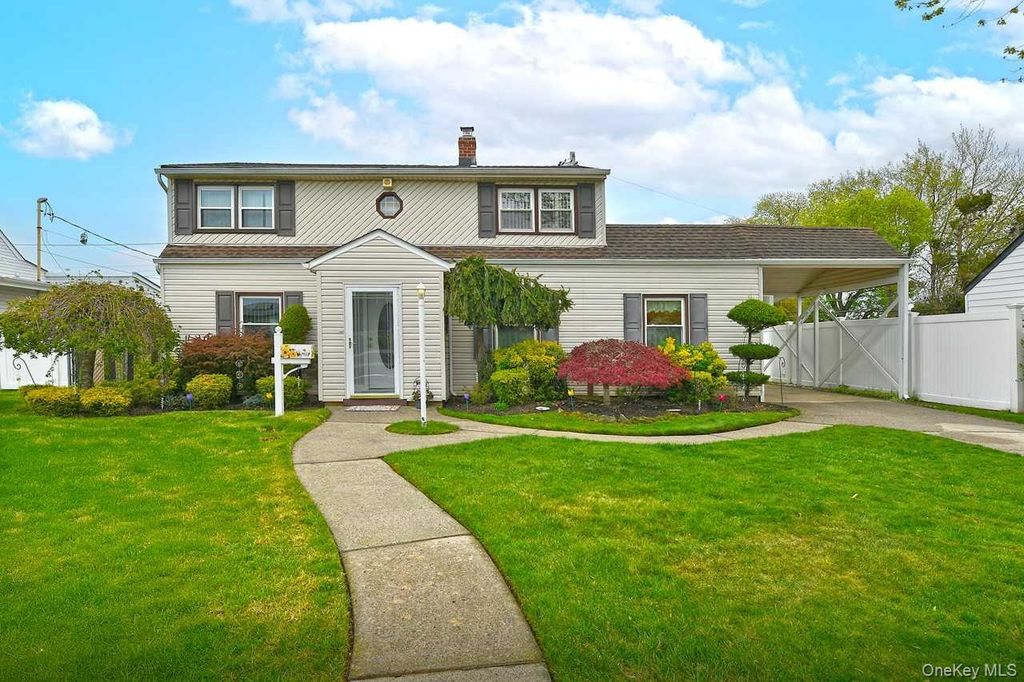 203 Saddle Lane, Levittown, NY 11756