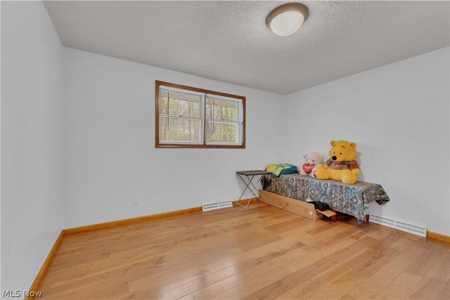 306 S Colonial Drive, Cortland, OH 44410