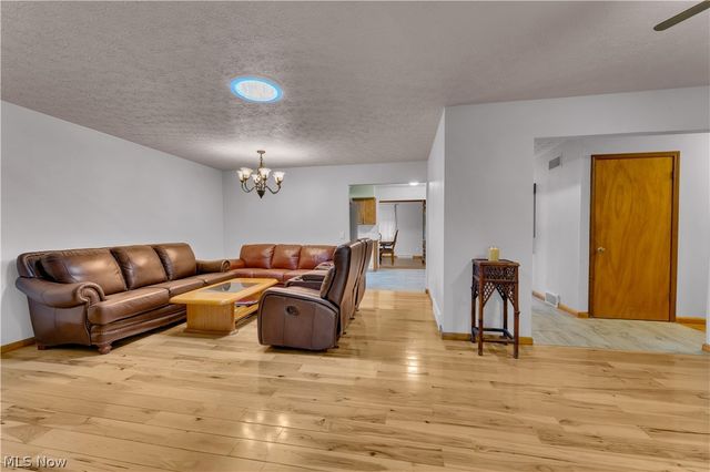 306 S Colonial Drive, Cortland, OH 44410