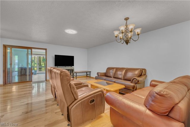 306 S Colonial Drive, Cortland, OH 44410