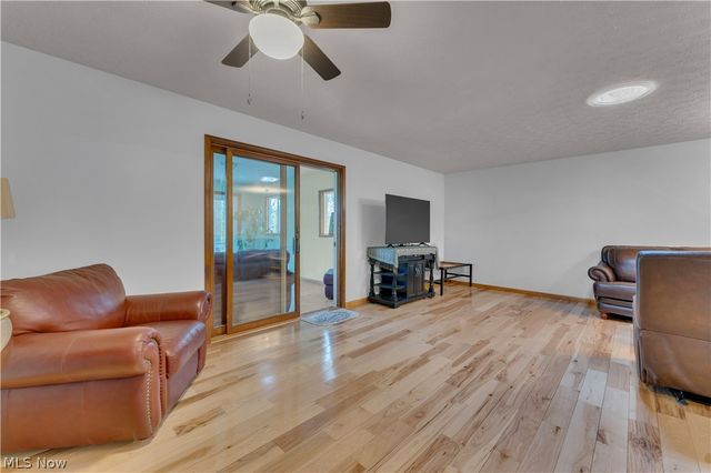306 S Colonial Drive, Cortland, OH 44410