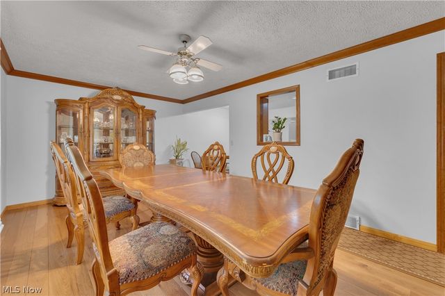 306 S Colonial Drive, Cortland, OH 44410