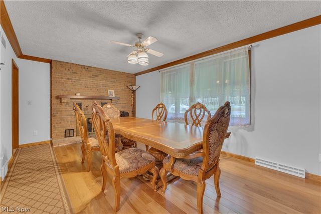 306 S Colonial Drive, Cortland, OH 44410