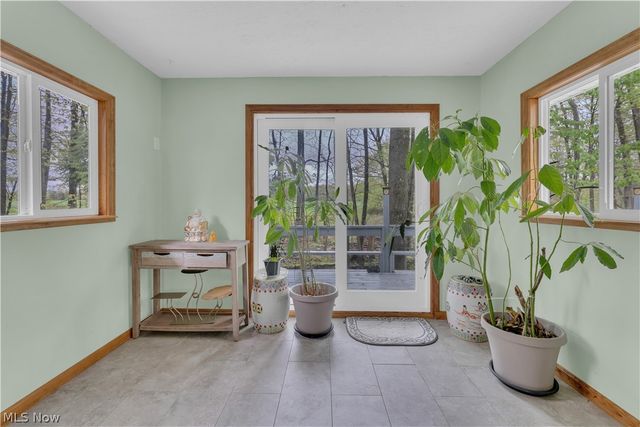 306 S Colonial Drive, Cortland, OH 44410