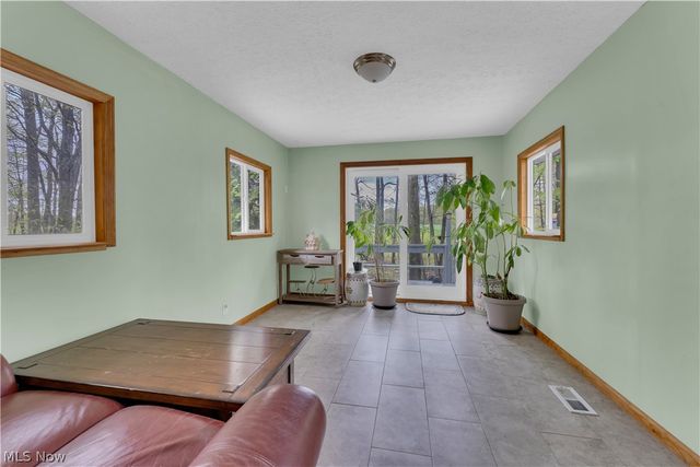 306 S Colonial Drive, Cortland, OH 44410