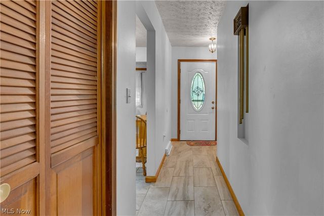 306 S Colonial Drive, Cortland, OH 44410