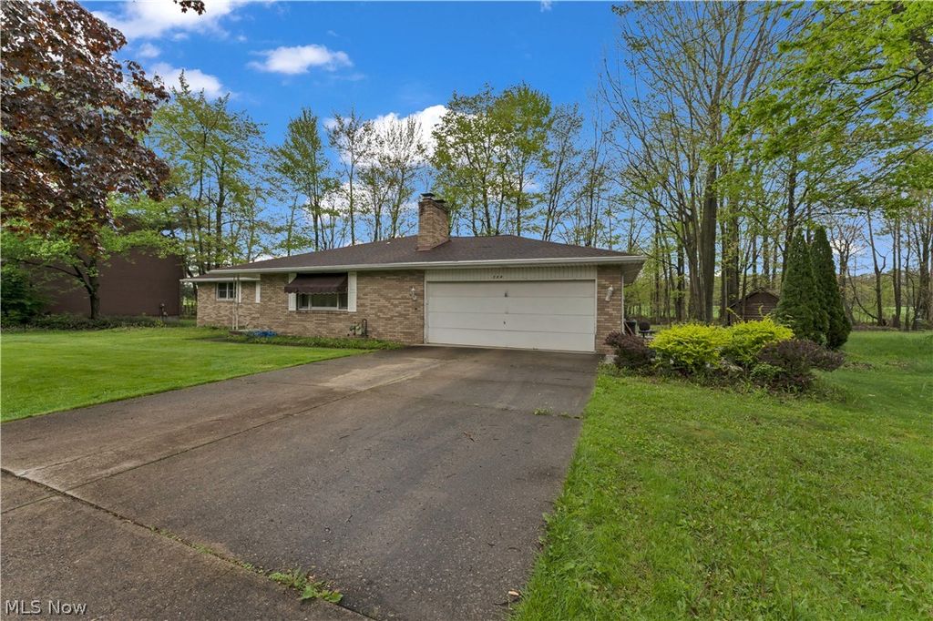 306 S Colonial Drive, Cortland, OH 44410