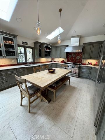 5329 Mecca Avenue, Tarzana (los Angeles), CA 91356