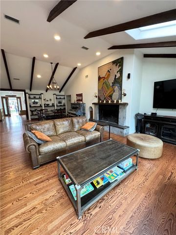 5329 Mecca Avenue, Tarzana (los Angeles), CA 91356