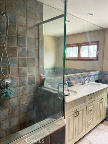 5329 Mecca Avenue, Tarzana (los Angeles), CA 91356