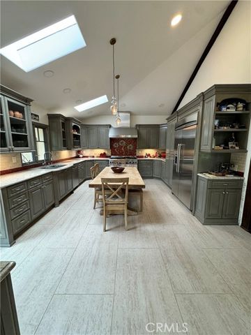 5329 Mecca Avenue, Tarzana (los Angeles), CA 91356