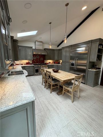 5329 Mecca Avenue, Tarzana (los Angeles), CA 91356