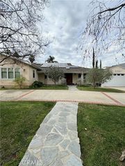 5329 Mecca Avenue, Tarzana (los Angeles), CA 91356