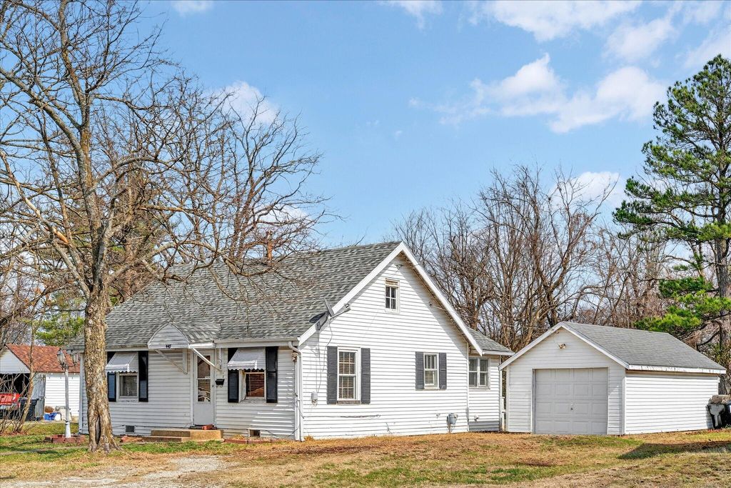 440 S White Oak Road, Marshfield, MO 65706