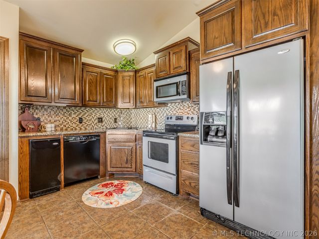 416627 Lakeside, Checotah, OK 74426