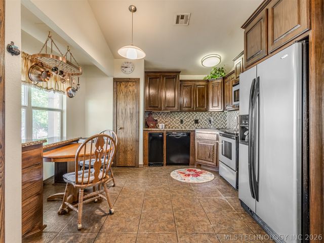416627 Lakeside, Checotah, OK 74426