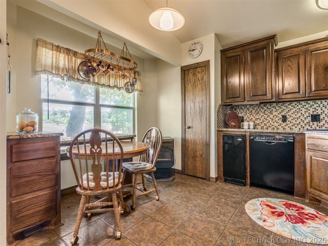 416627 Lakeside, Checotah, OK 74426
