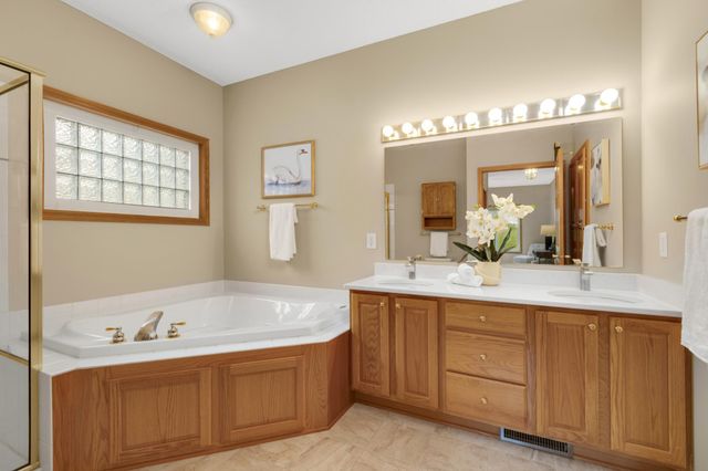 19134 Inndale Drive, Lakeville, MN 55044