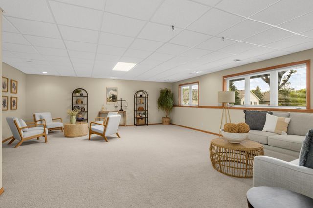 19134 Inndale Drive, Lakeville, MN 55044