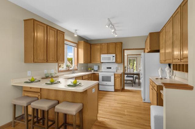 19134 Inndale Drive, Lakeville, MN 55044