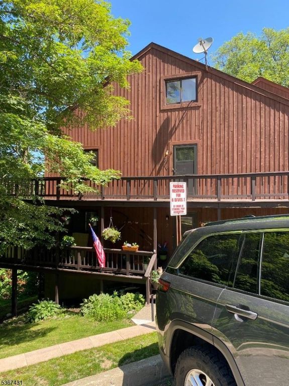 6 Davos Dr 8, Vernon Twp., NJ 07462