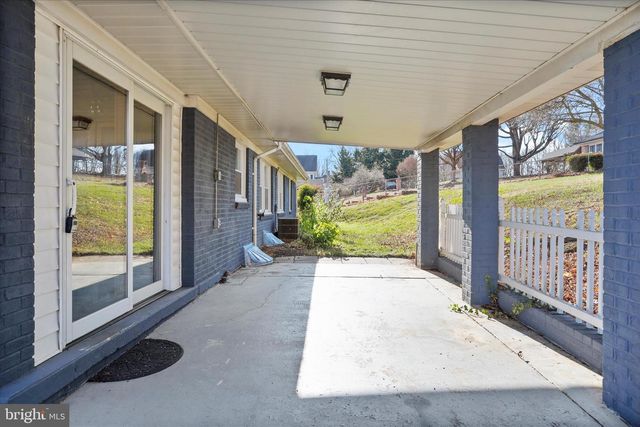 508 MASSANUTTEN HTS, Woodstock, VA 22664