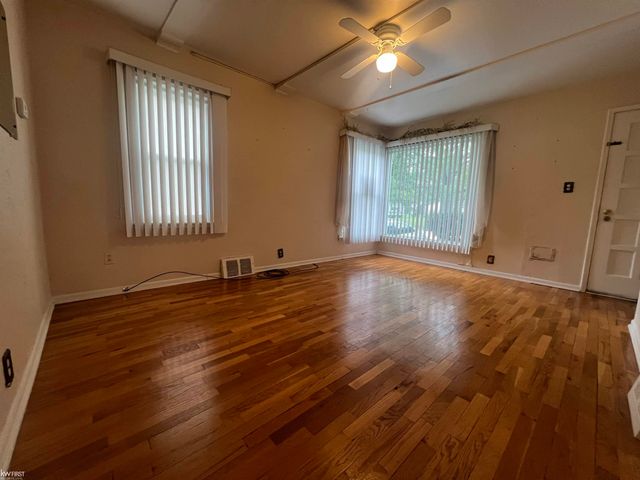3425 Sterling Street, Flint, MI 48504