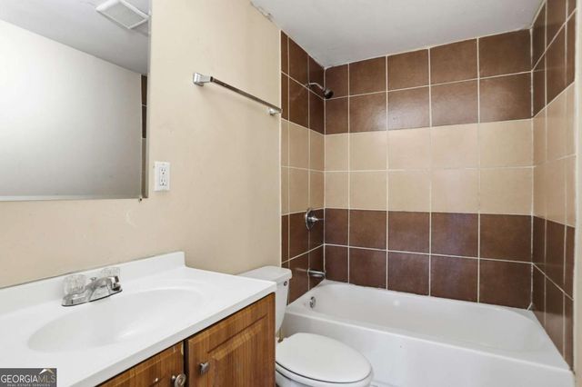 4828 White Oak Tree, Stone Mountain, GA 30088